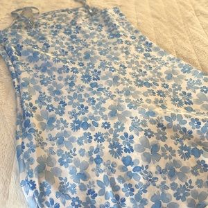 Light blue thigh high dress with adjustable straps from Forever 21. Size:Small